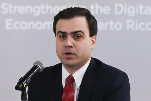 Comisionado Residente presenta proyecto para crear grupo de trabajo sobre crisis energética en Puerto Rico