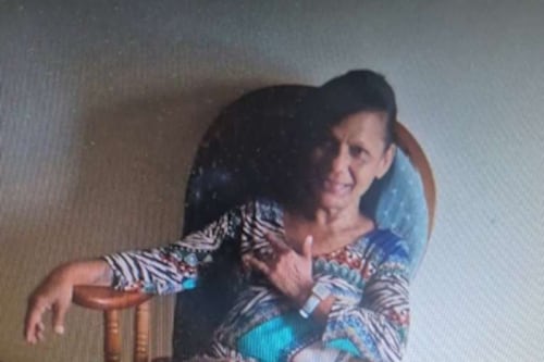 Buscan a mujer de 61 años desaparecida en residencial de Aguadill
