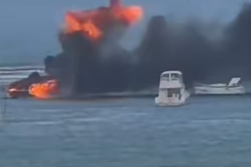 Incendio en una embarcación en Fajardo; la explosión fue captada en video