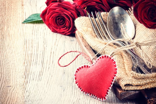 Noche de vinos y gastronomía para enamorados