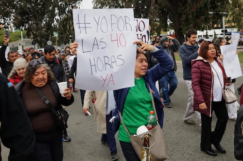 México inicia reforma laboral hacia semana de 40 horas en medio de protestas