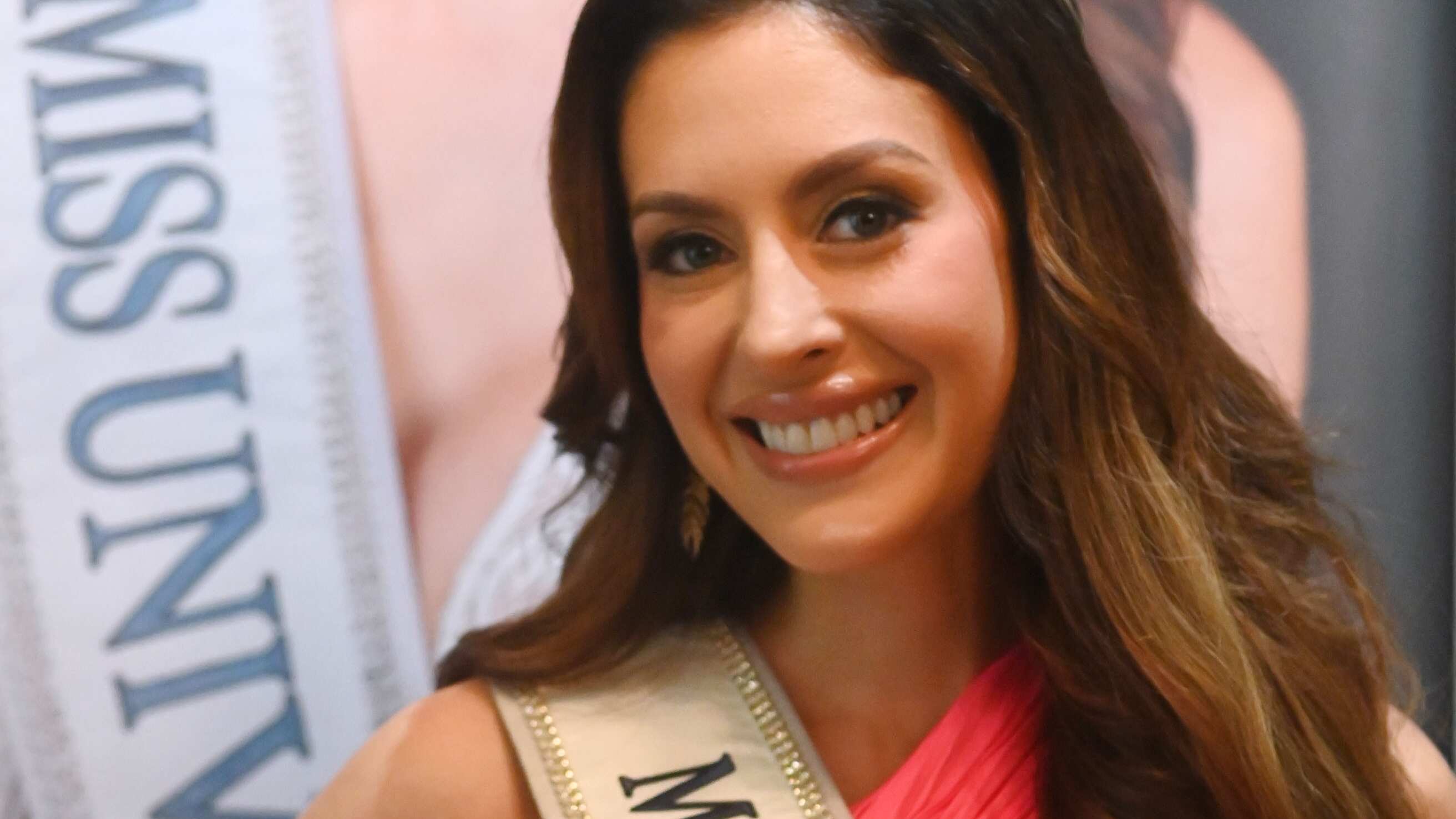 Cámara de Representantes le rinde homenaje a Miss Universe Puerto Rico, Jennifer Colön