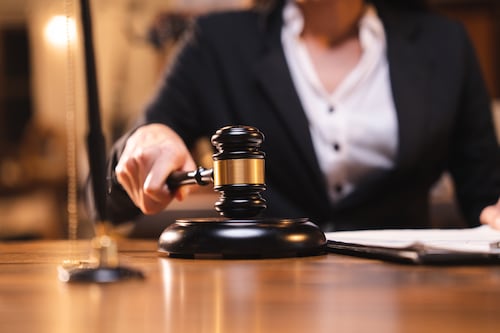 Madre enfrenta cargos criminales por presunto maltrato a su bebé de 27 días en Barranquitas