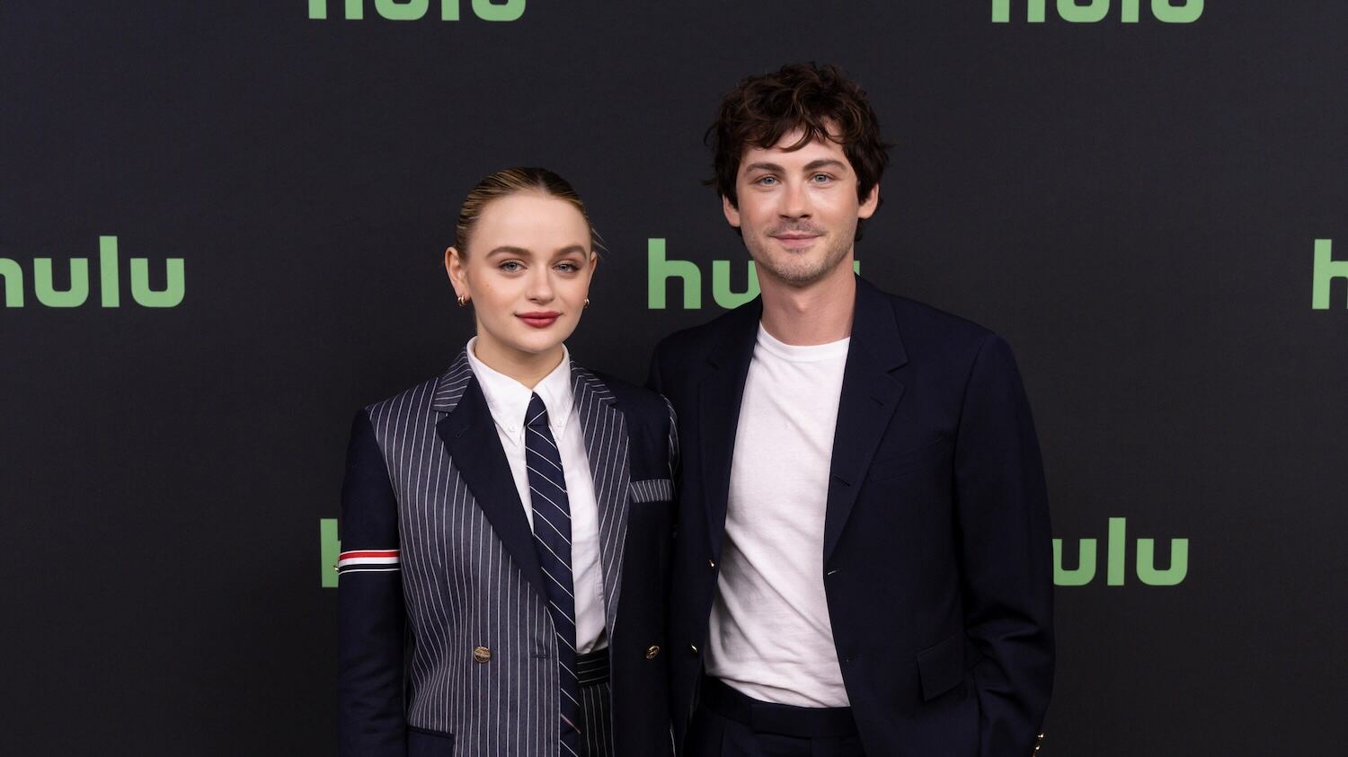 Joey King y Logan Lerman