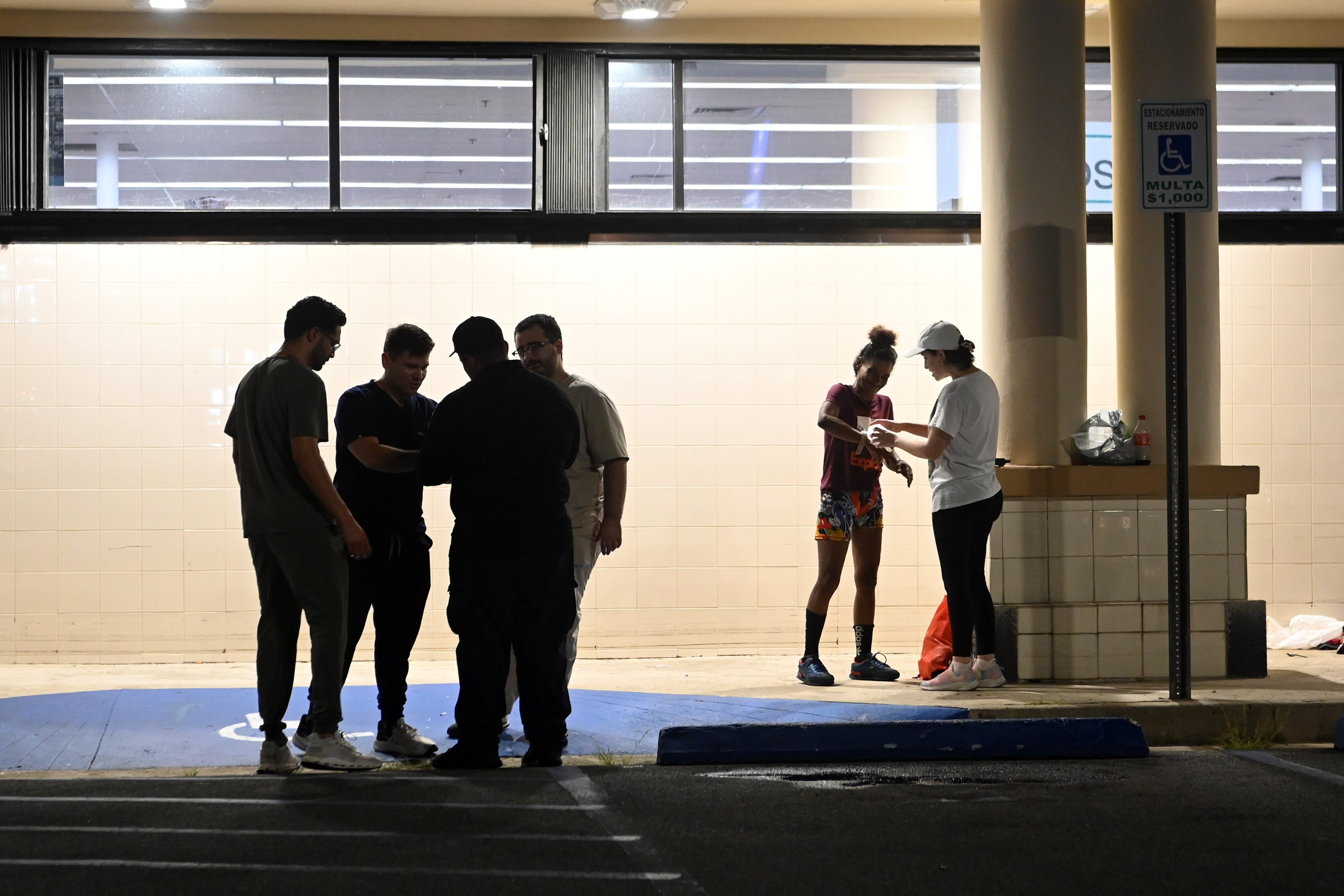 Ronda de servicios de Iniciativa Comunitaria a la población sin techo, en Rio Piedras. Metro PR 6 de septiembre de 2024