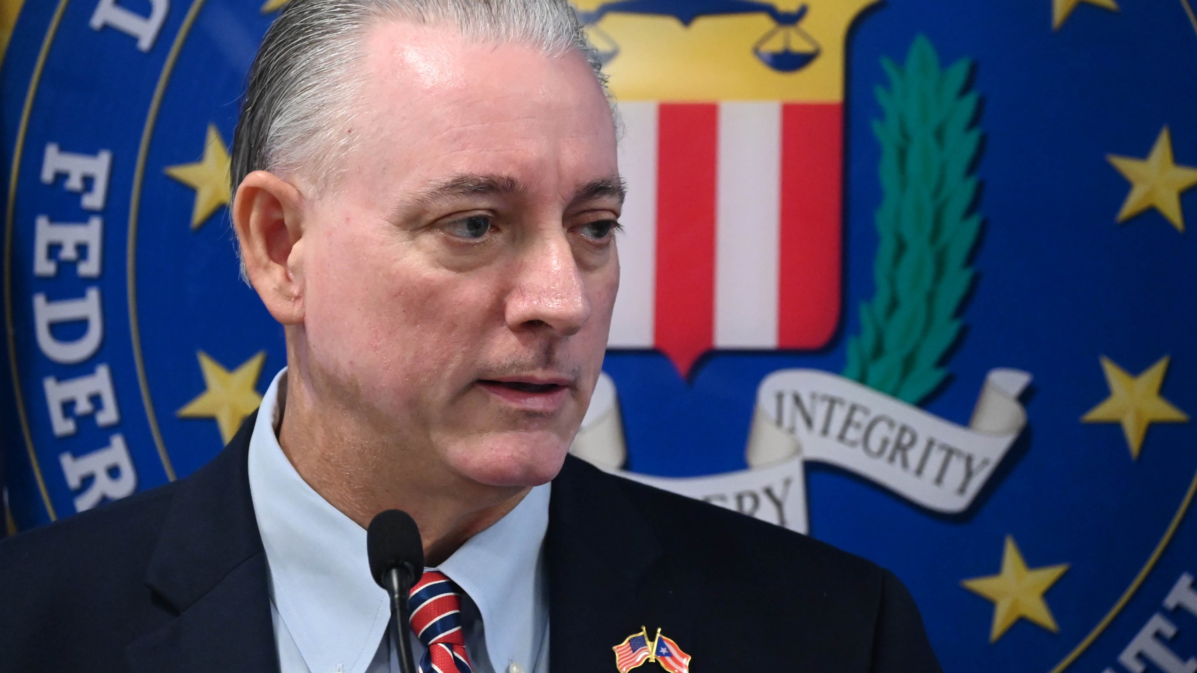 El secretario de Hacienda Angel Pantoja. Conferencia de Prensa sobre esquema de corrupción que se originaba en Hacienda.