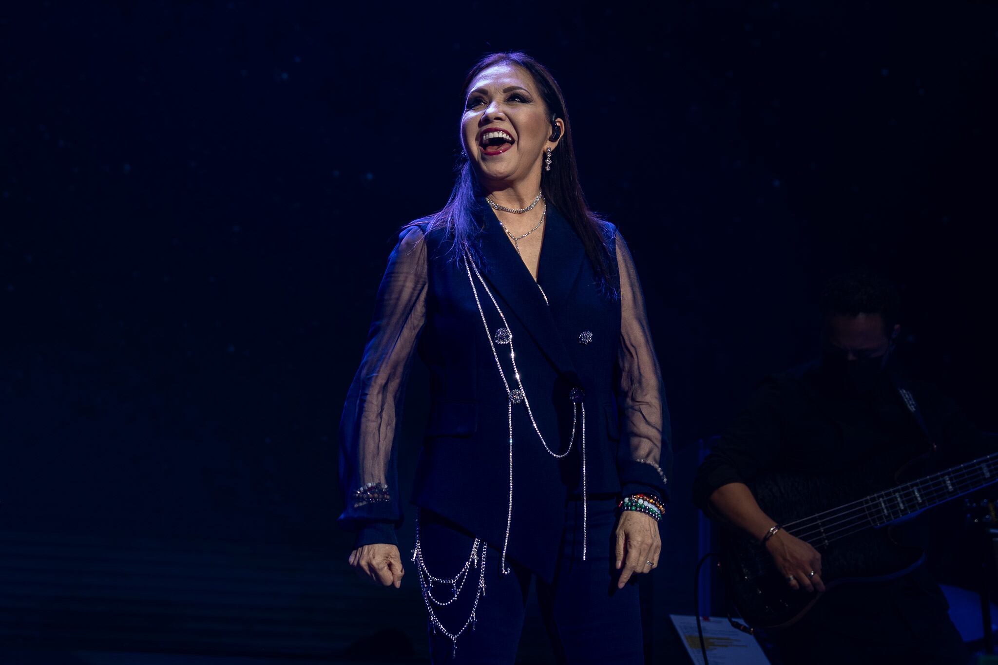 Ana Gabriel durante su presentación en el Coliseo de Puerto Rico.