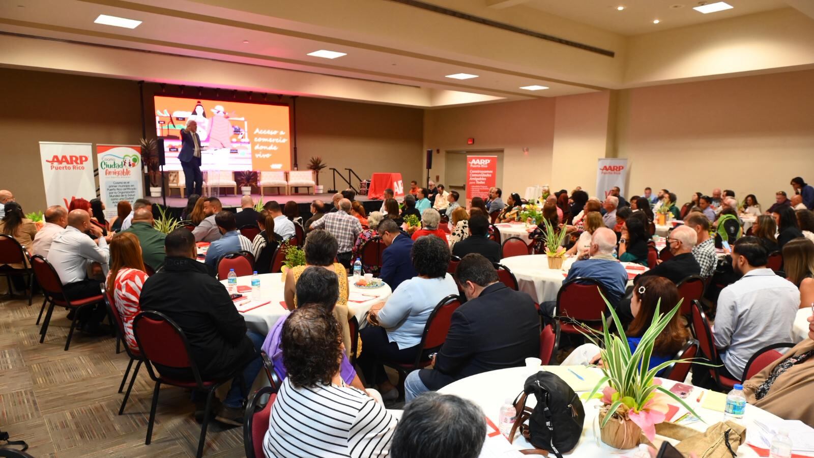 El evento reunió alcaldes, planificadores y urbanistas para educarse sobre los modelos inclusivos de diseño urbano.