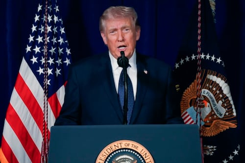 Trump insta a la Guardia Revolucionaria iraní a rendirse o enfrentar “una muerte segura”