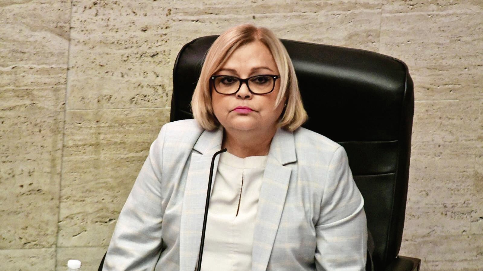 Ana Escobar. Algunos sectores piden su renuncia mientras otros aseguran que la funcionaria “ha dado cara”. / Dennis A. Jones