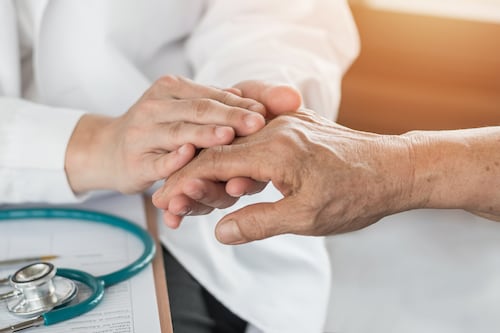 Especialistas proponen mayor integración de clase médica en atención a adicciones