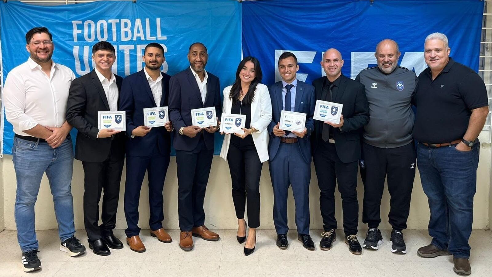 Nueve árbitros puertorriqueños reciben acreditación FIFA