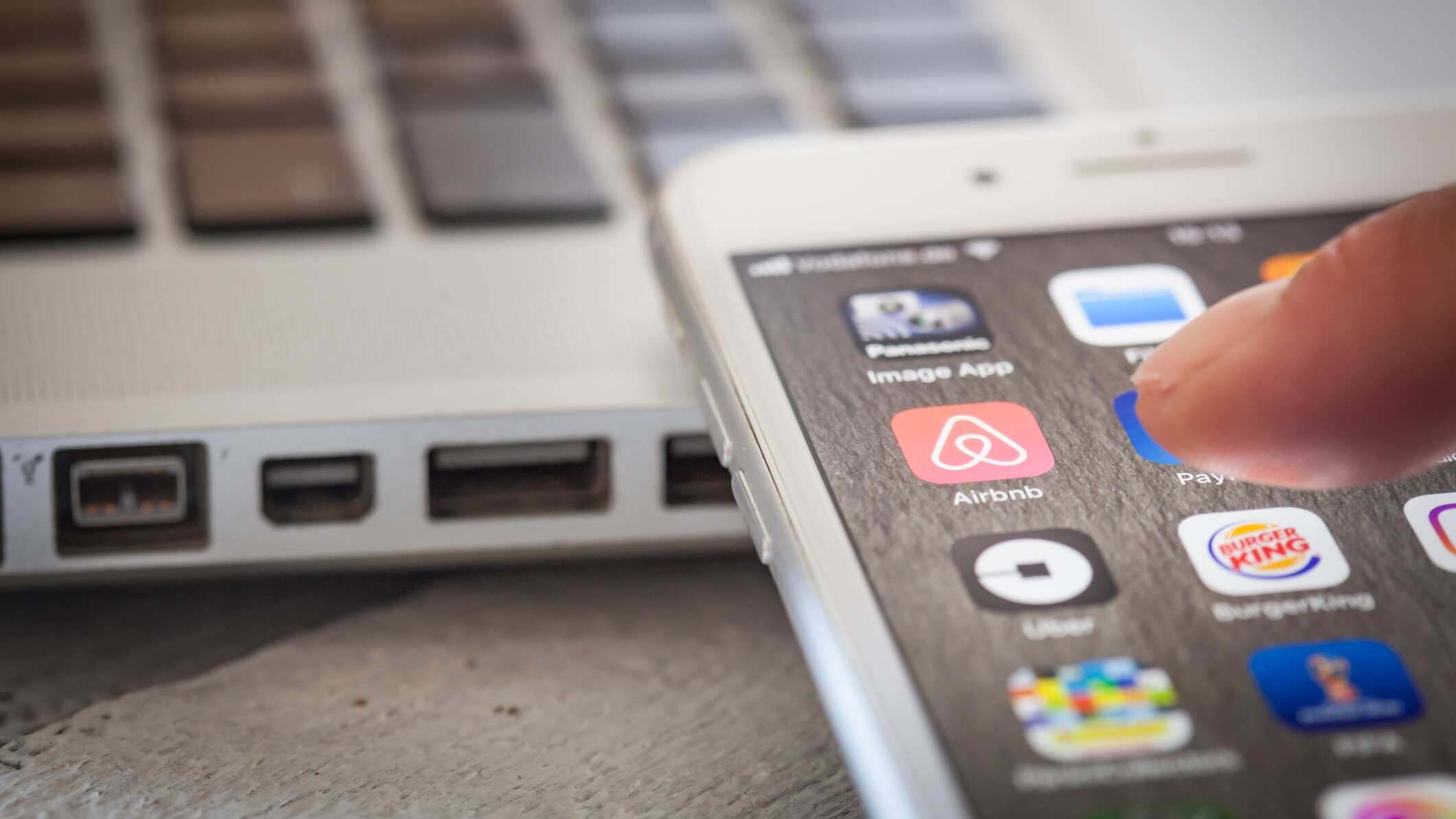 La plataforma presentó Casa Segura, un centro de recursos con información útil relacionada con consejos de seguridad en el hogar y prevención de riesgos en situaciones de emergencia