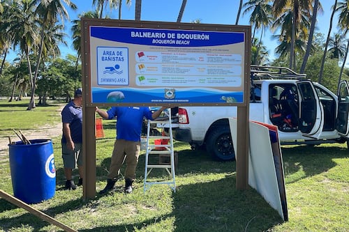 Instalan nueva rotulación y boyas de seguridad para bañistas en balneario de Boquerón