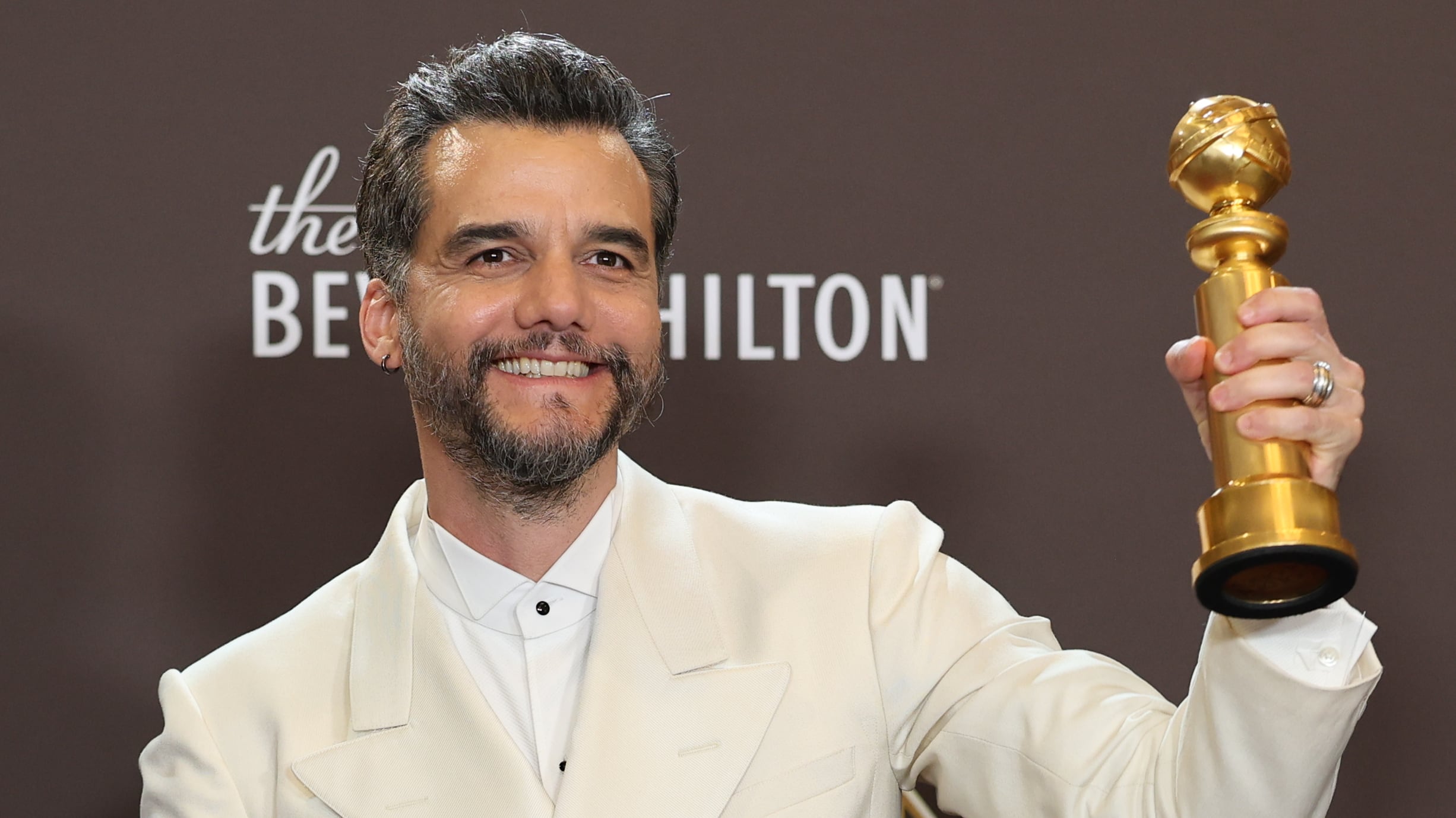 El actor brasileño Wagner Moura tras ganar el Globo de Oro a mejor actor en la película 'El Agente Secreto'. EFE/ Octavio Guzmán