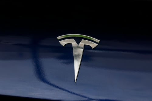 ¡Revolución al volante! Tesla patenta el sistema de giro que cambia según tu velocidad