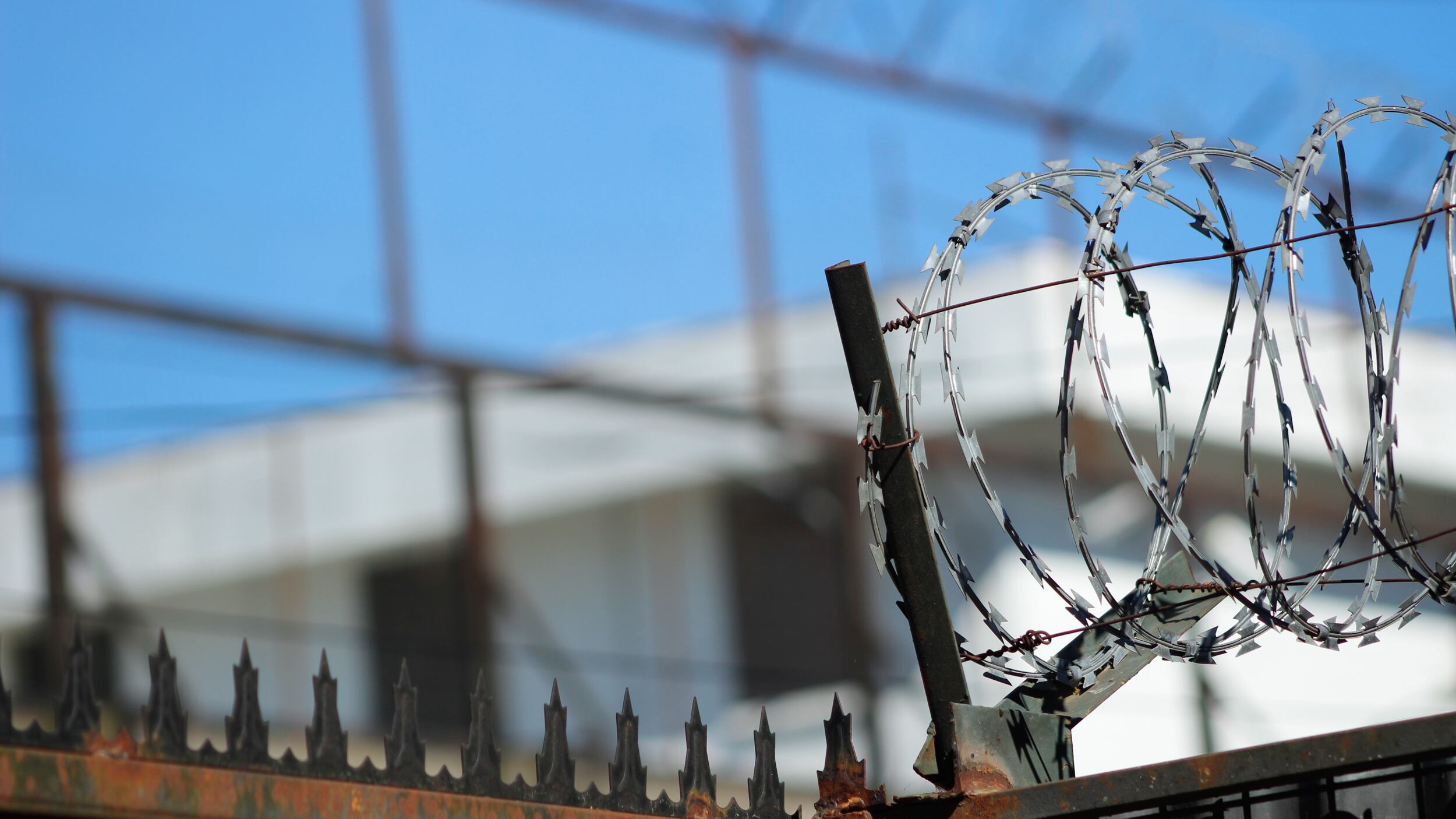 CHILLAN: Centro de cumplimiento Penitenciario | 09 de septiembre 2021/ CHILLAN.
Cierre perimetral de uno de los pabellones de el Centro de cumplimiento penitenciario de Chillán para visitar a un recluso
FOTO: JOSE CAMPOS / AGENCIA UNO