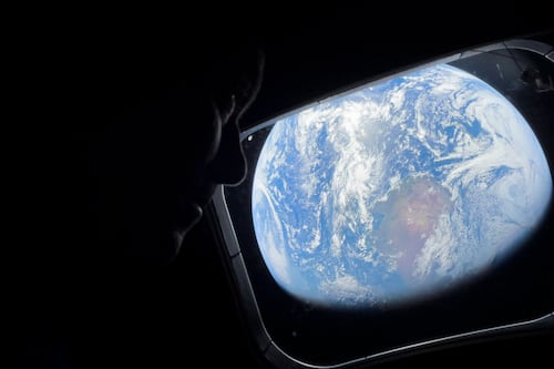 Astronautas de Artemis II se preparan para sobrevuelo lunar entre tareas cotidianas