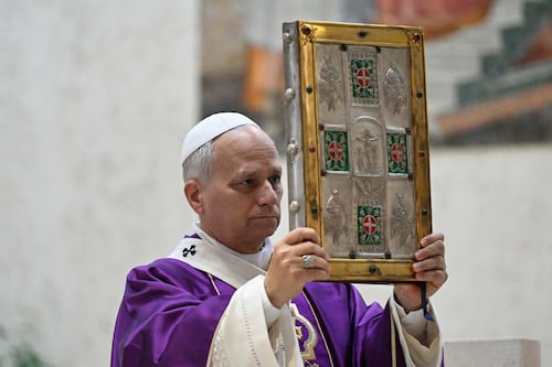 El papa pide el cese de las hostilidades en Oriente Medio tras los últimos bombardeos