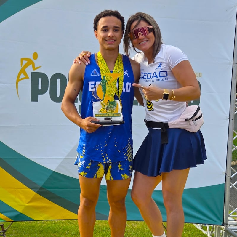 Ishael Feliciano Martínez junto a su entrenadora la olímpica Beatriz Cruz Nazario.