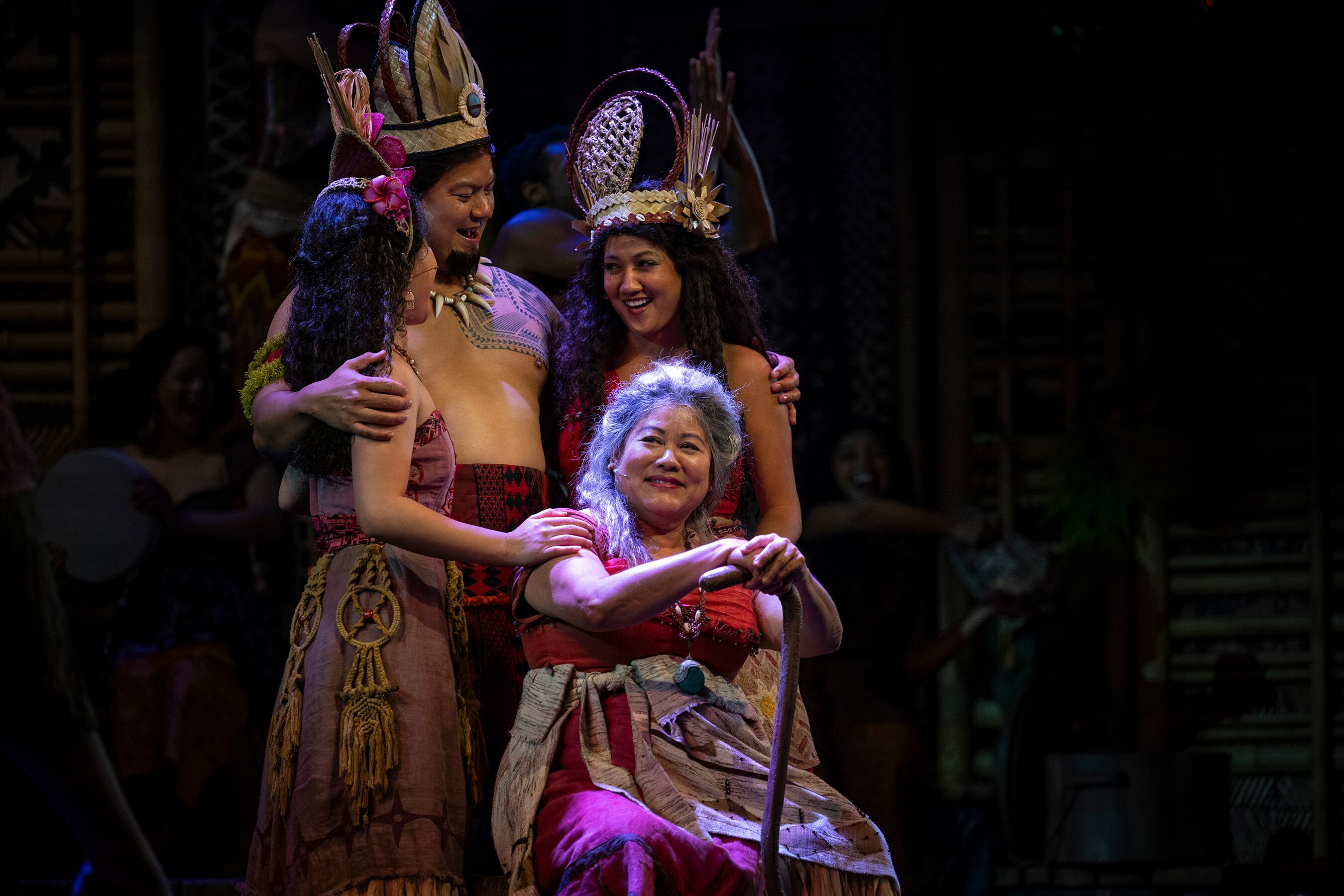 “Disney The Tale of Moana” da vida por primera vez a la historia de aventuras de Moana en el Walt Disney Theatre a bordo del nuevo barco de Disney Cruise Line, el Disney Treasure. Con una escenografía y una música llena de elementos de la cultura de las Islas del Pacífico que inspiran el clásico cuento de iniciación, esta innovadora producción sumergirá al público en una aventura transformadora por tierra y mar. Los visitantes vivirán la historia de Moana como nunca antes, con nuevas canciones, marionetas a gran escala y efectos especiales innovadores.