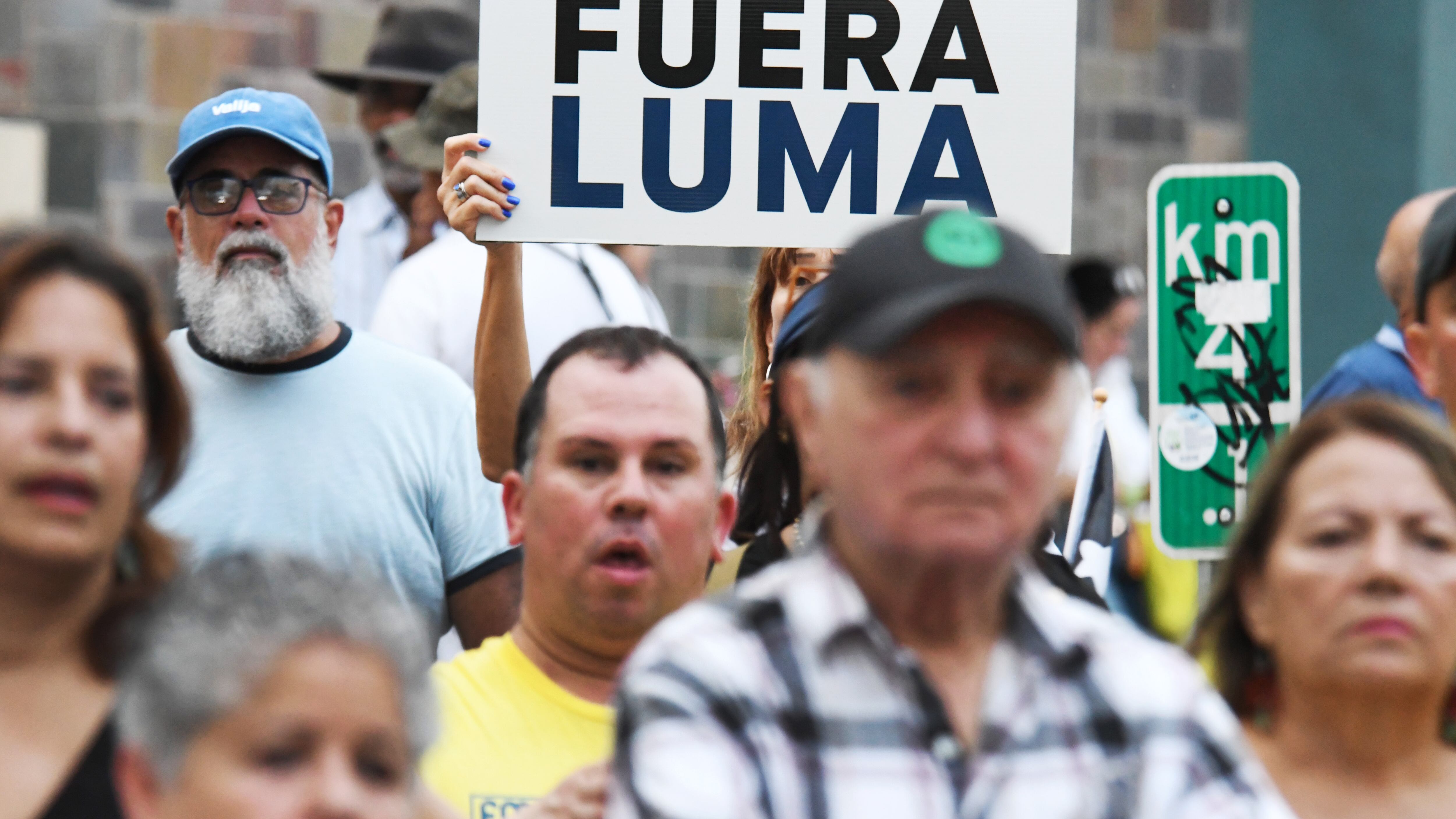 Sindicatos y público en general, protestan en el aniversario del huracán Maria