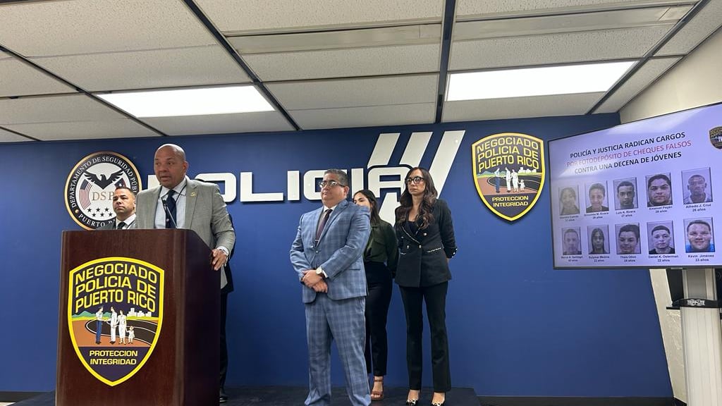 Conferencia de prensa en el Cuartel General de la Policía