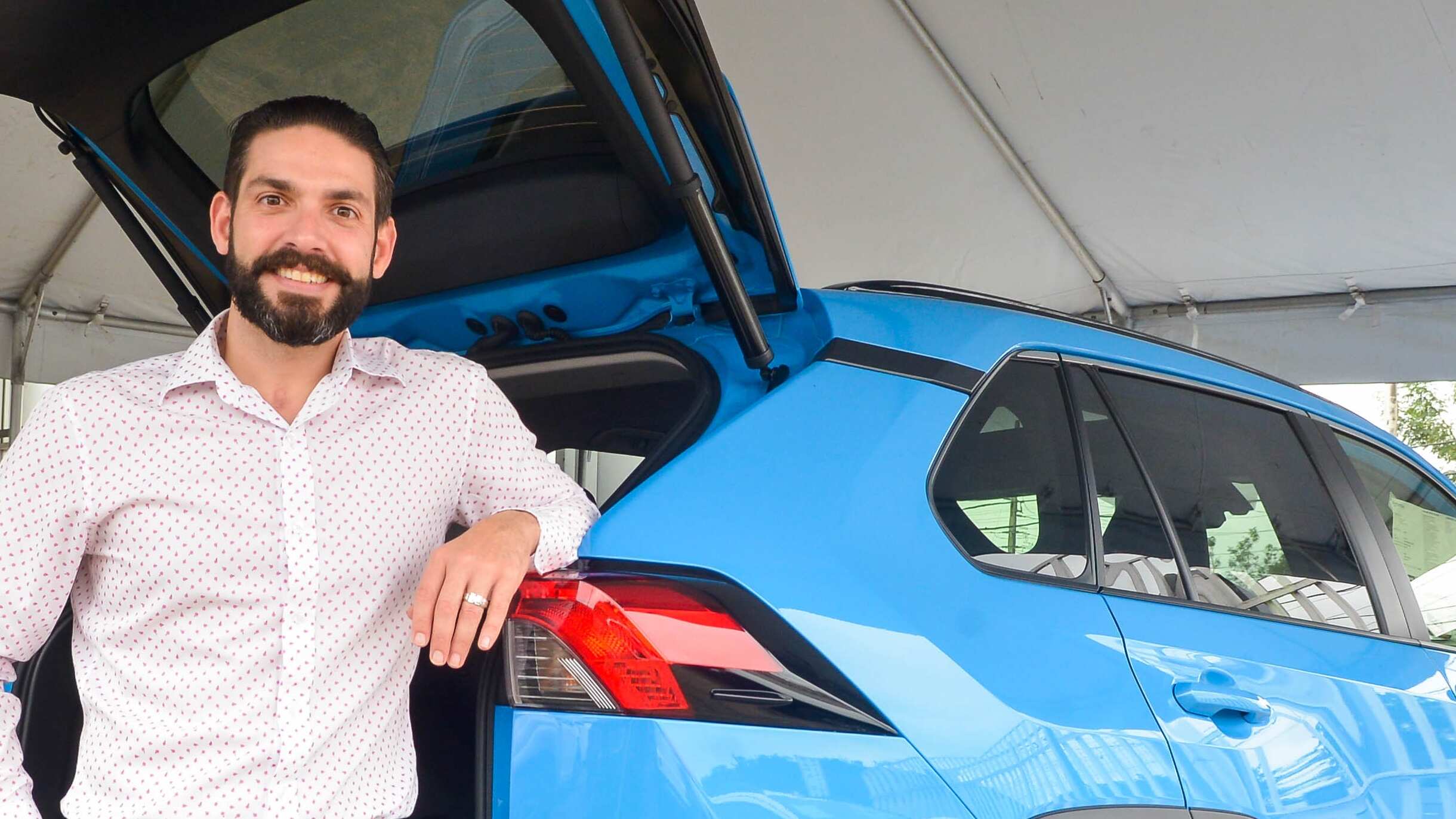 25 de enero de 2018. Dorado, Puerto Rico. Adriel Amaro, gerente general del Grupo Amaro, que agrupa a Nimay Mitsubishi y al Grupo Ariel, junto a la nueva Toyota RAV4 Adventure en el concesionario Adriel Toyota en Dorado, Puerto Rico. (Foto por: ENID M. SALGADO-MERCADO)