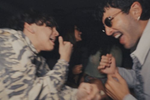 Sebastián Yatra y Xavi exploran nuevos sonidos en su colaboración “LA FKN VIBRA”