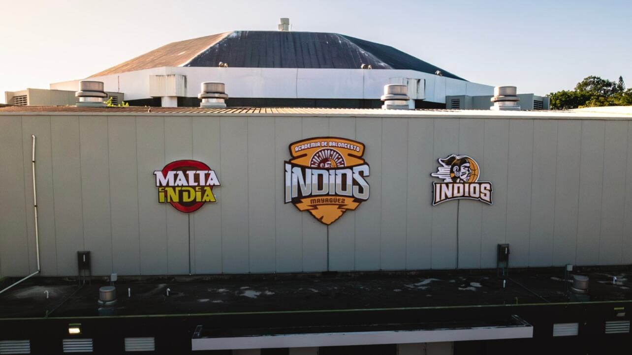 Indios de Mayagüez y Malta India se unen para mejorar instalaciones de academia de baloncesto para niños de 5 a 15 años.
