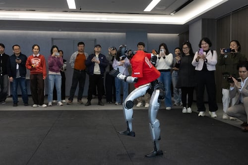 China reunirá a cientos de robots en su próxima media maratón humanoide
