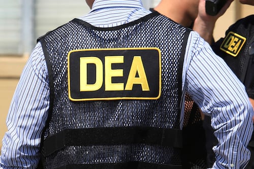 DEA realiza operativo contra la organización criminal ‘La familia nunca muere’; diligencian 52 órdenes de arresto
