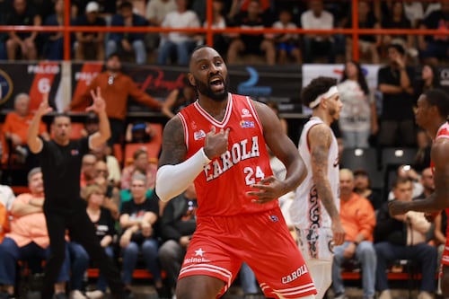 Gigantes le tumban el invicto a los Atléticos