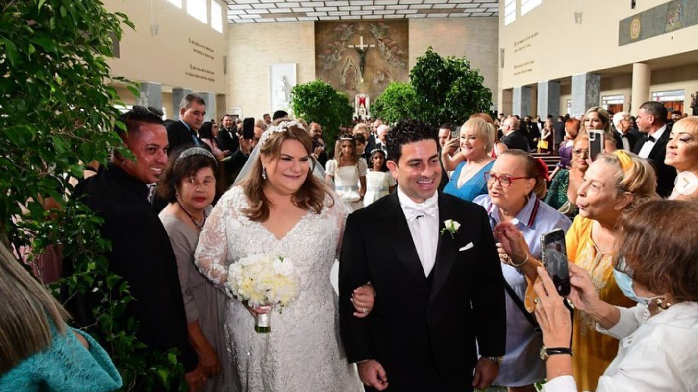 Jenniffer González Colón y José Yovin Vargas celebran su boda