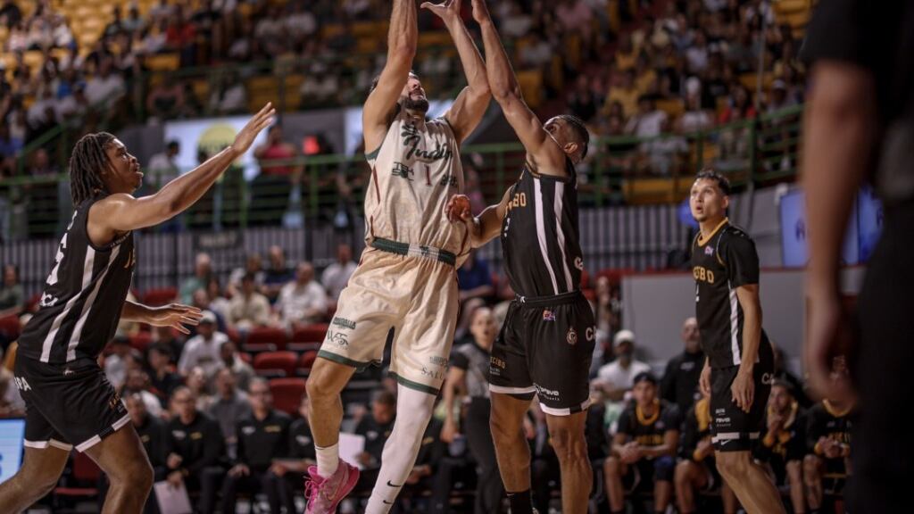 Un canasto en el último segundo le dio la victoria a los Indios de Mayagüez.