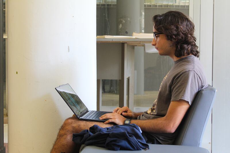 Christopher Acevedo es estudiante de Historia en la UPR Recinto de Río Piedras. Acude tres veces por semana a estudiar a la Biblioteca José M. Lázaro.