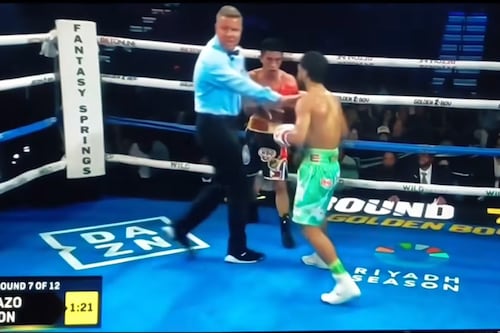 Óscar Collazo vence a Jayson Vayson por nocaut técnico y conserva sus títulos mundiales