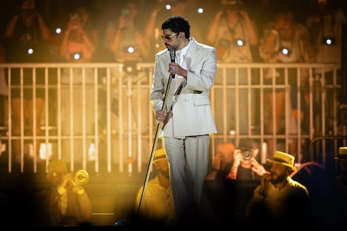 Bad Bunny rinde homenaje a Willie Colón en concierto en Brasil