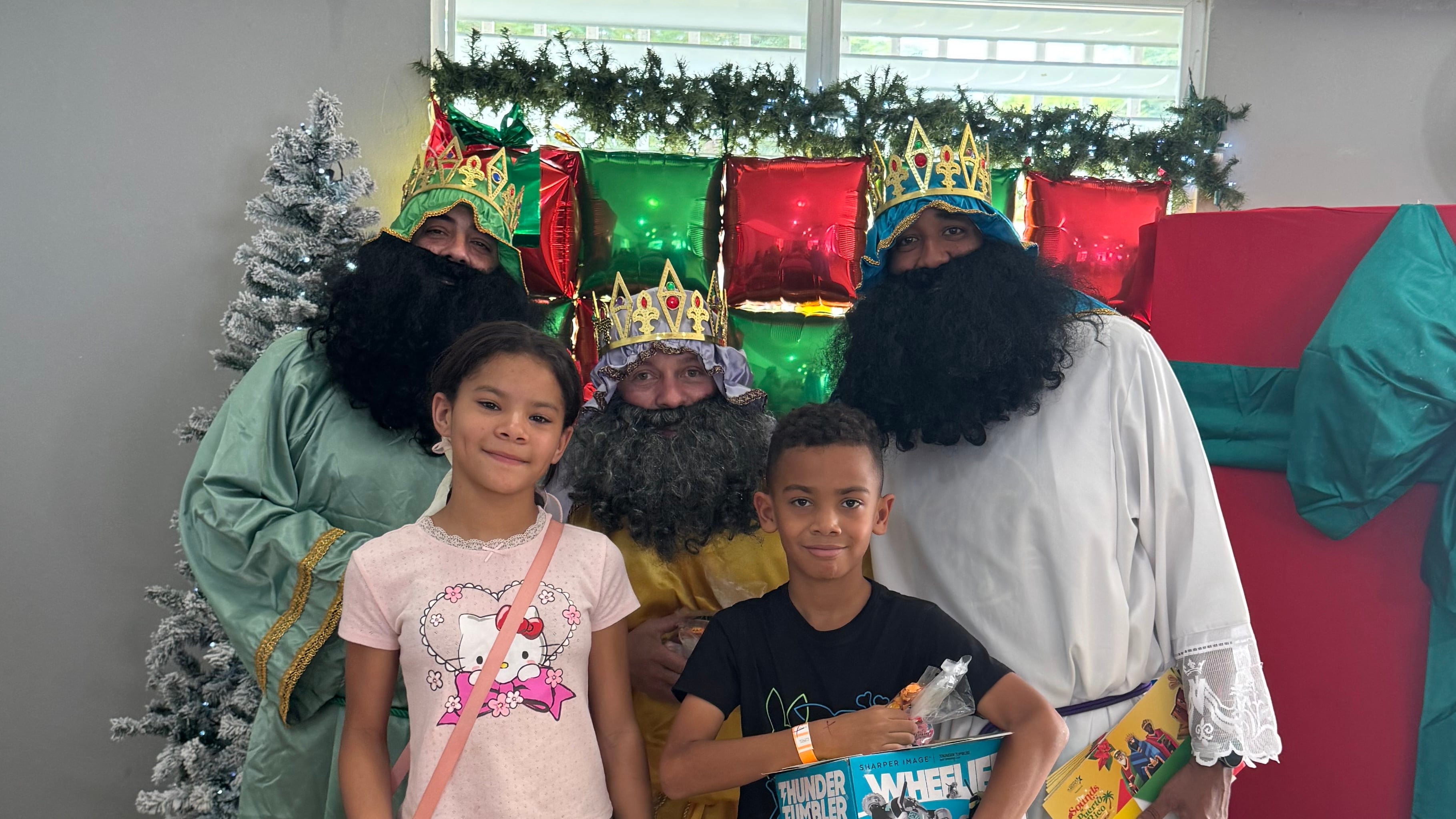 Reparten sobre 200 juguetes a niños en Canóvanas