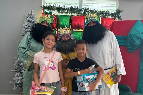 Reparten sobre 200 juguetes a niños en Canóvanas