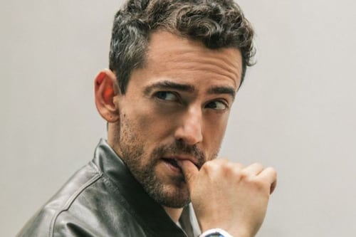 Luis Gerardo Méndez corta entrevista en vivo tras negarse a responder pregunta incómoda