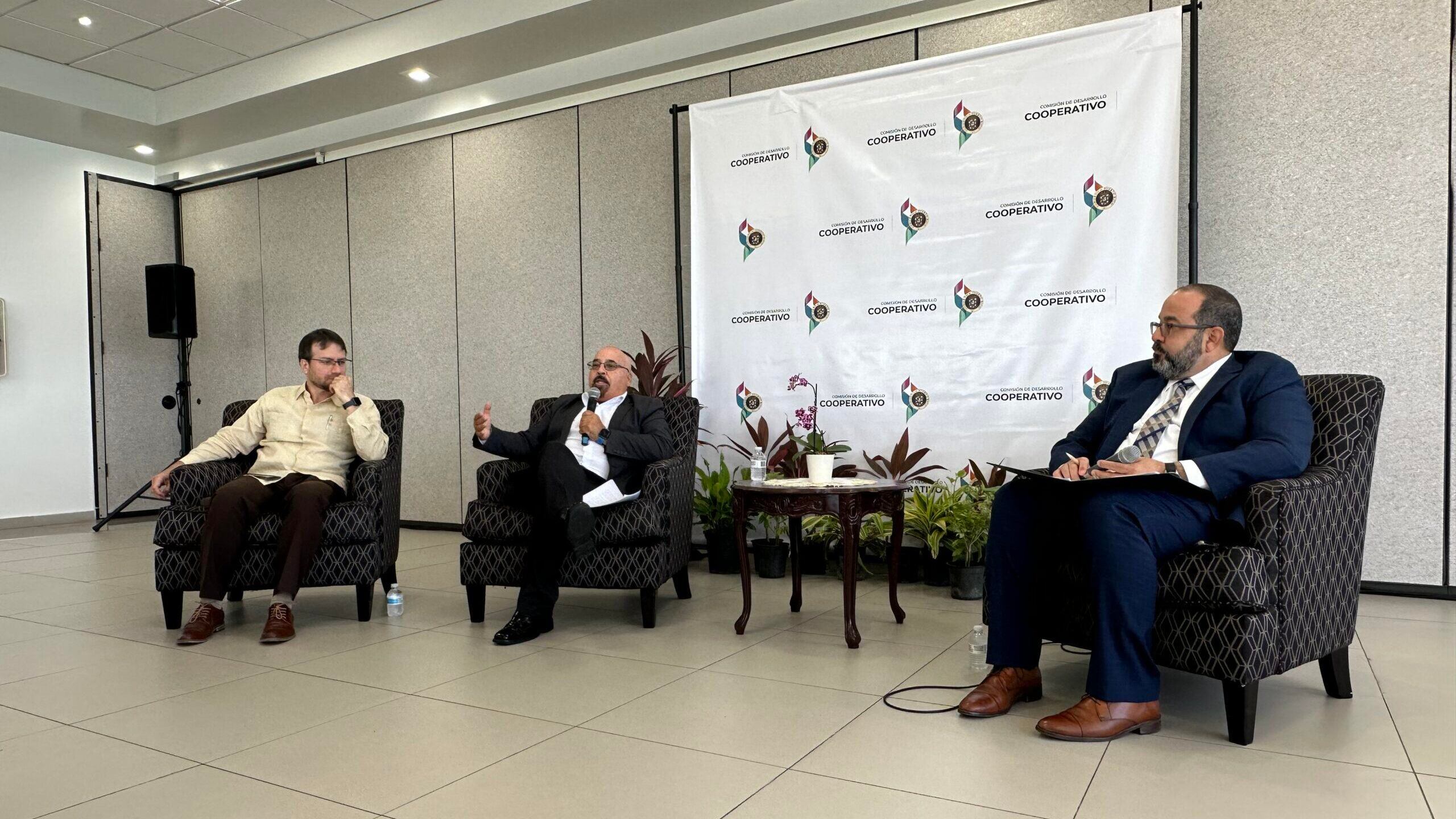 Foro de la CDCoop propone al cooperativismo como un sistema solidario y sostenible para el desarrollo económico de la isla.