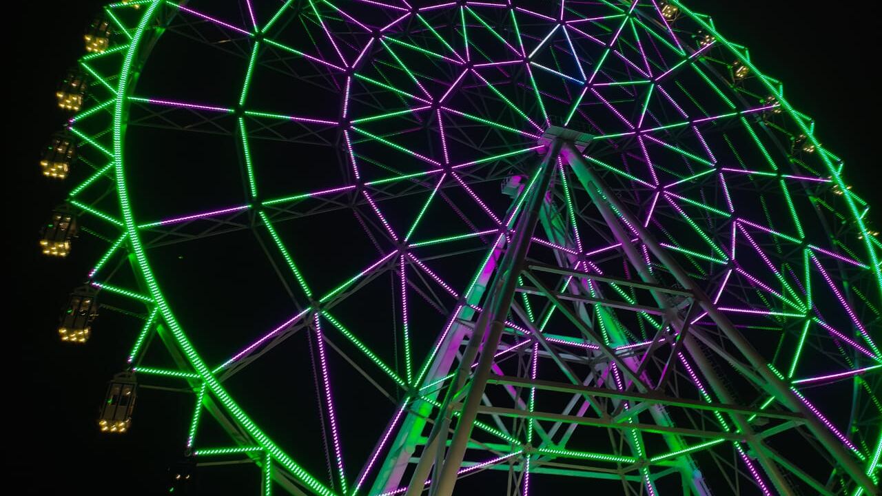 Rueda de la fortuna del Parque Aztlán dará color al Bosque de Chapultepec