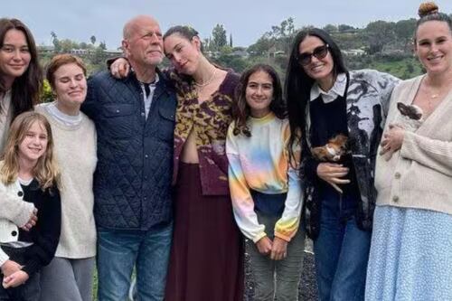 Demi Moore compartió nuevas imágenes de Bruce Willis celebrando el cumpleaños del actor