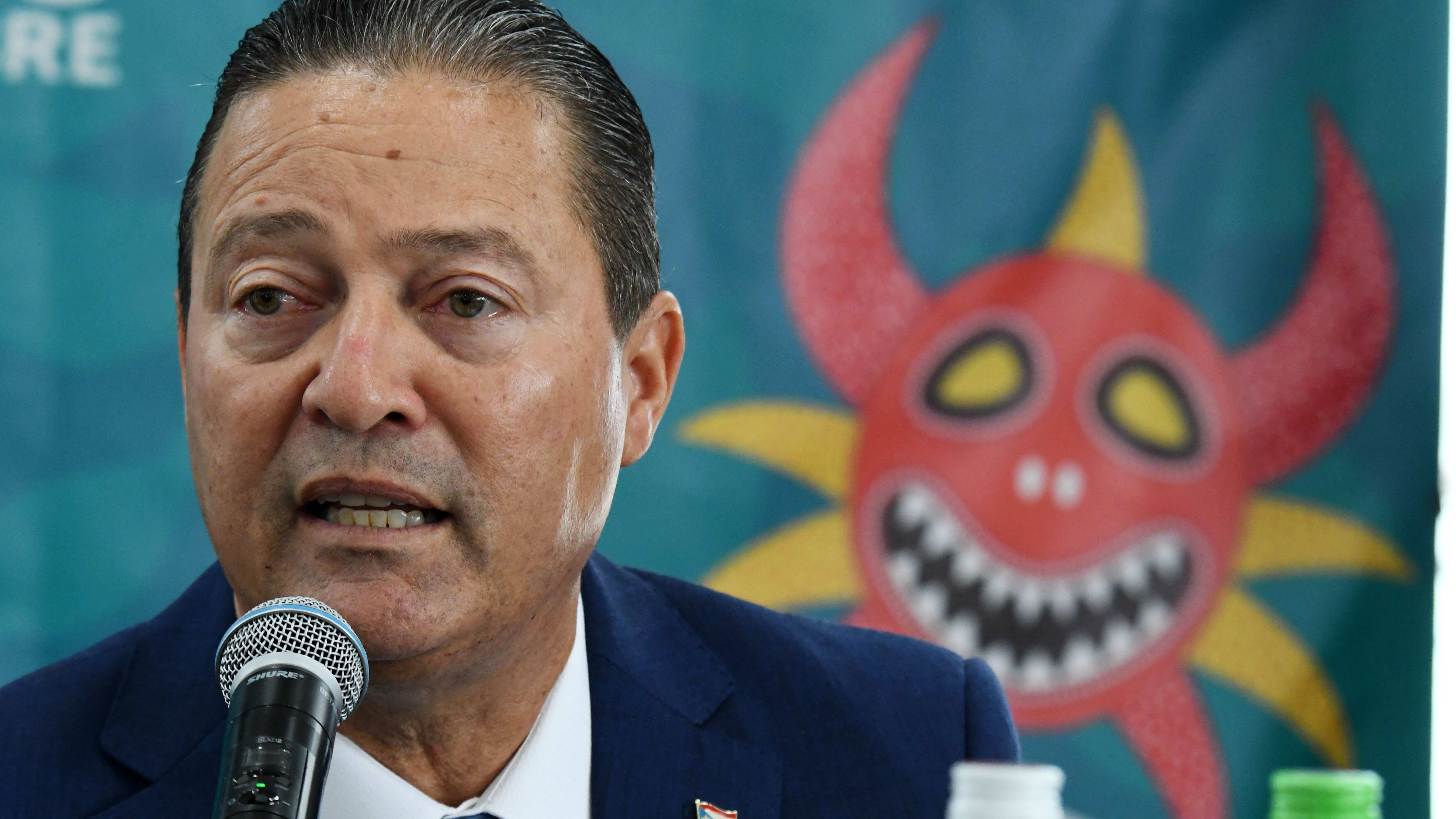 El alcalde de Cataño , Julio Vasallo, ofrece conferencia de prensa sobre la Feria Bacardi.