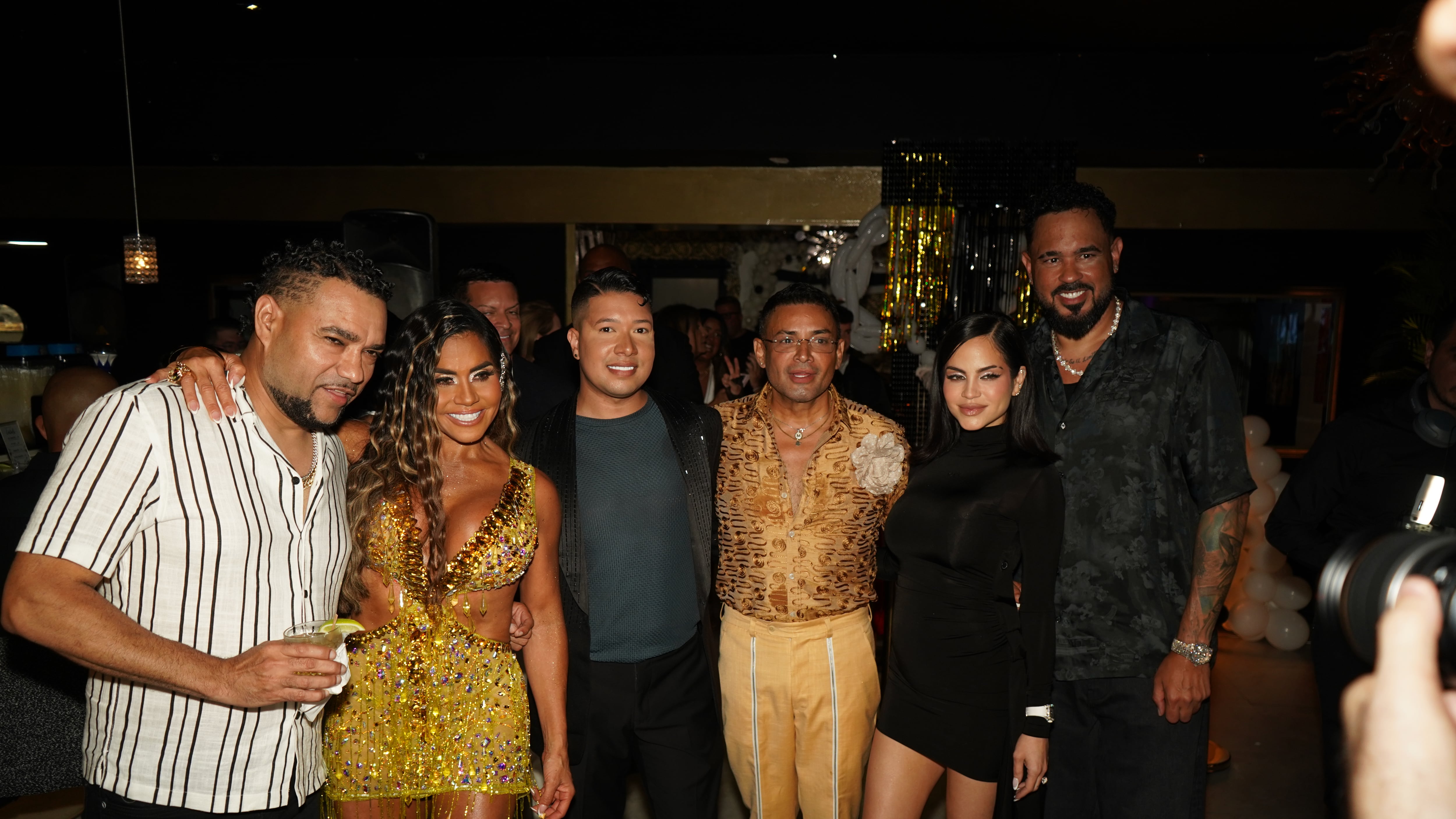 La empresaria celebró su cumpleaños en el Hotel Caribe Hilton en San Juan, junto a Natti Natasha y Raphy Pina.