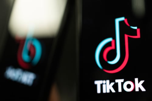 TikTok en el banquillo: Francia investiga si su algoritmo puede empujar al suicidio