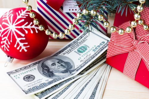 7 de cada 10 puertorriqueños recortarán sus gastos navideños, según estudio “Lista de Santa 2025″