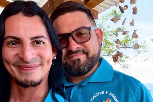 Un hot dog, una motivación: jóvenes emprendedores que inspiran en Aguadilla