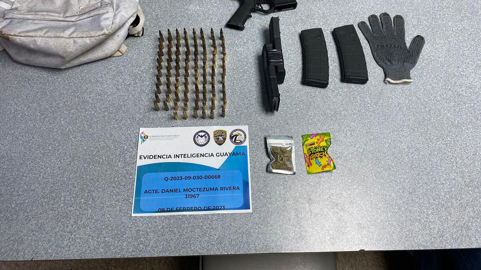hallazgo de rifle, cargadores y marihuana en Guayama